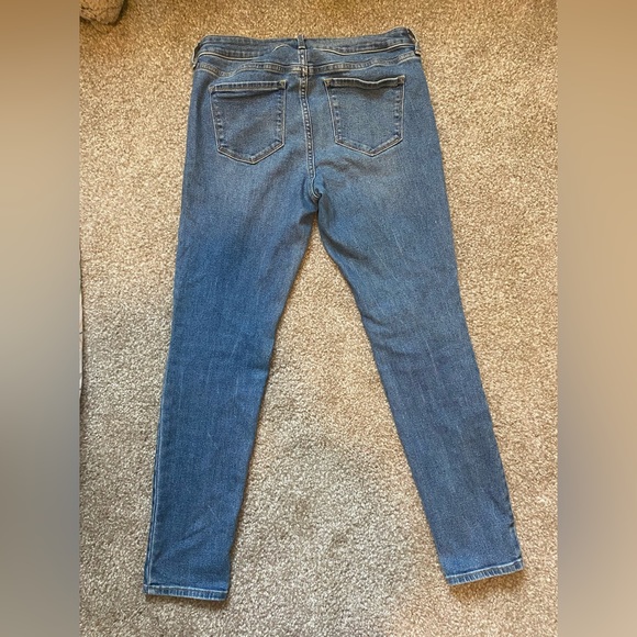 Old navy jeans - Picture 3 of 5